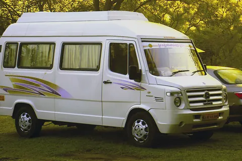 Force Tempo Traveller 17-seater